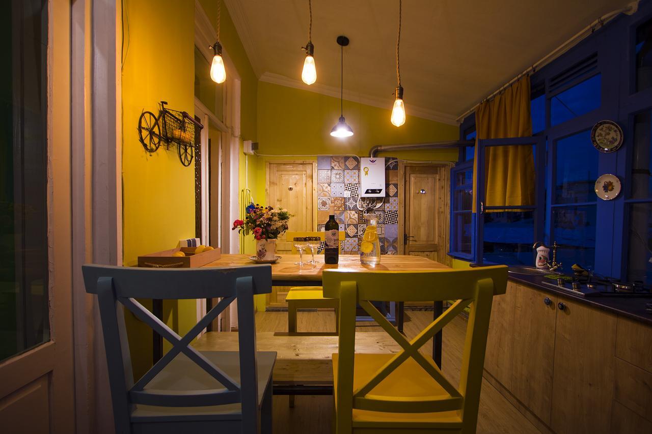Royz Hostel Tbilisi Ngoại thất bức ảnh